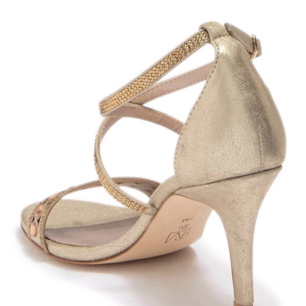 Shoe - Picture 2 of 4